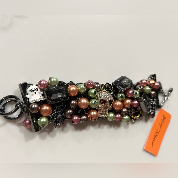 NWT Betsey Johnson Ghost Skull Halloween Statement Bracelet - Picture 4 of 5